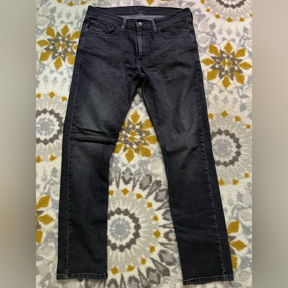 Men Levi’s black jeans